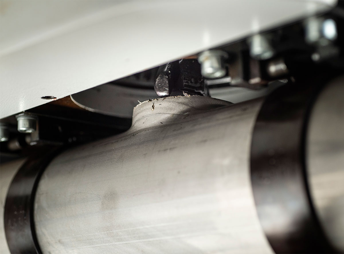 Rohrleitungsbau Metall: Rohrleitungsbau Metall: T-Drill Aushalsmaschine, welche die präzise Herstellung von Verteilern mit hoher Verbindungsqualität ermöglicht.