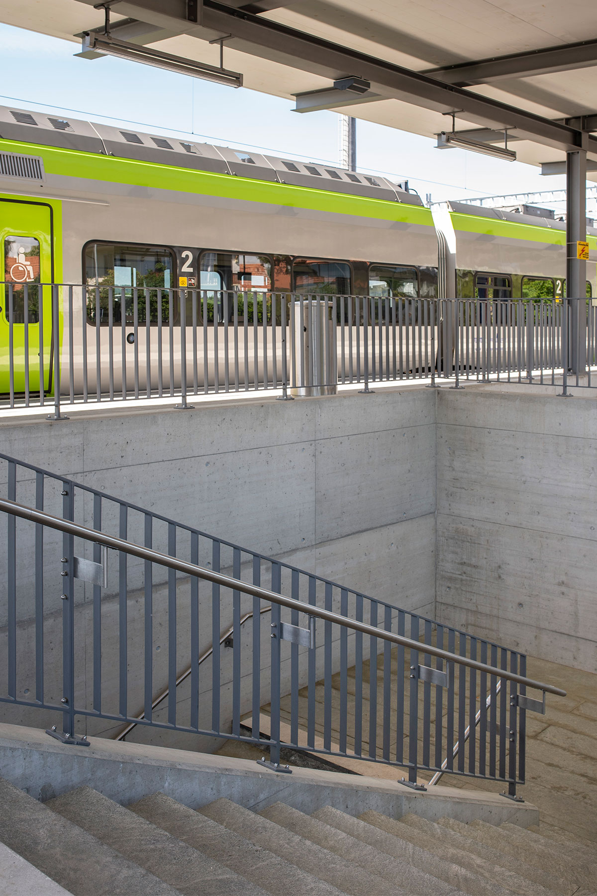 Stahlbau: Perron-Überdachung am BLS Bahnhof Müntschemier